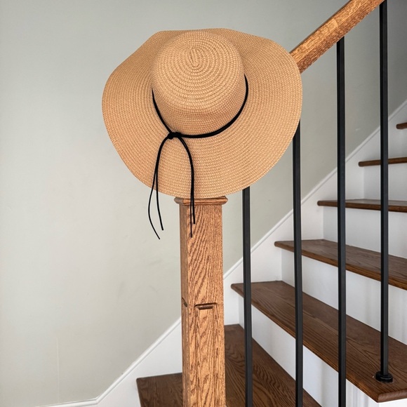 Elegant Tan Women's Sun Hat - Picture 1 of 6